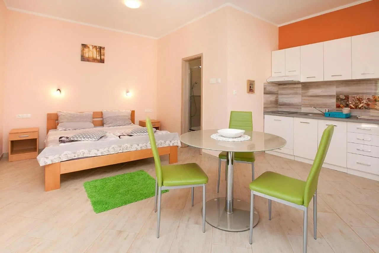 Apartmani Lea Starigrad Paklenica 0*,