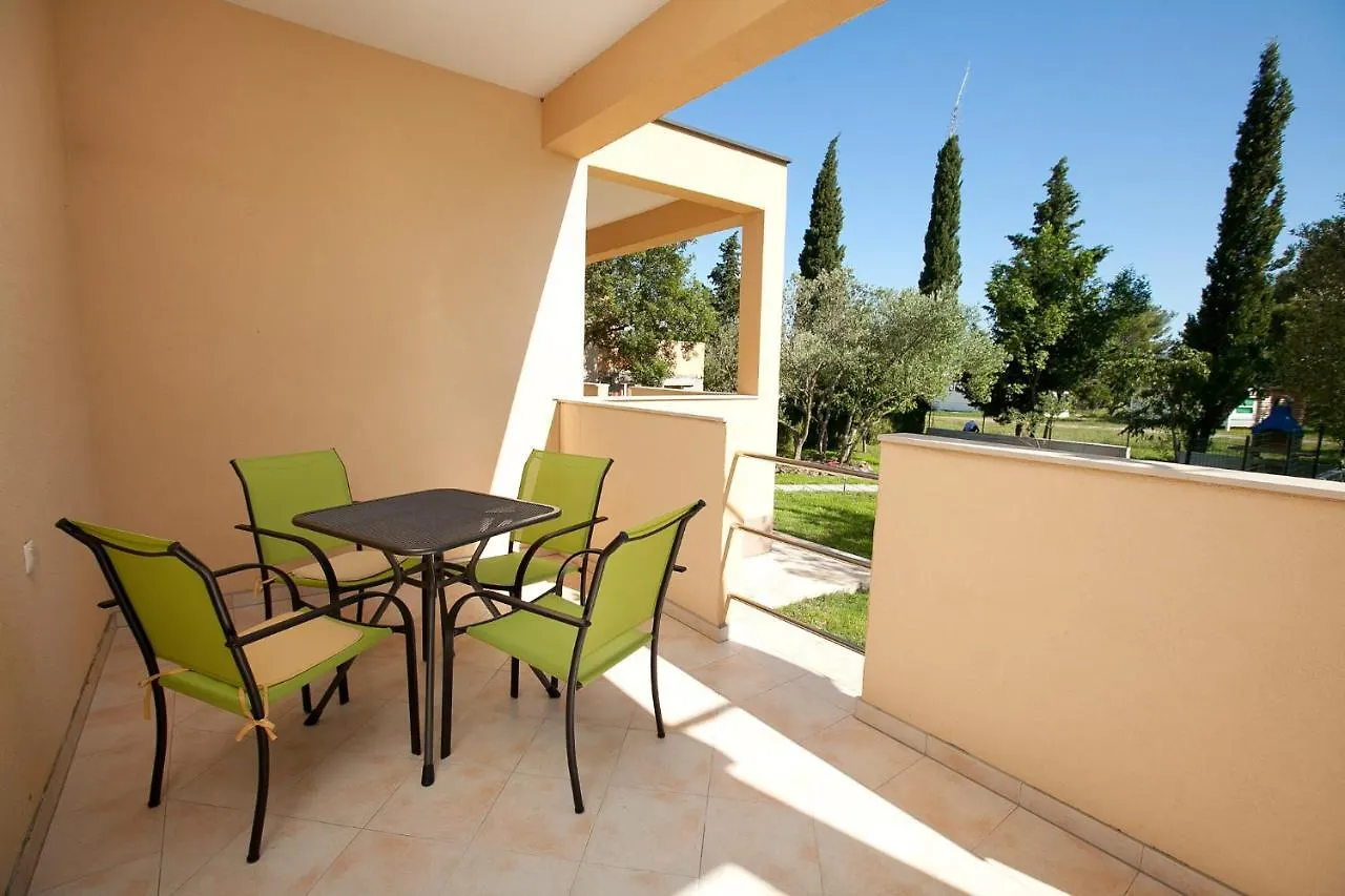 Apartmani Lea Starigrad Paklenica 0*,