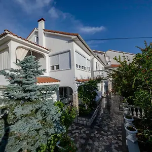 https://apartmani-rab.primorje-gorskikotar.com