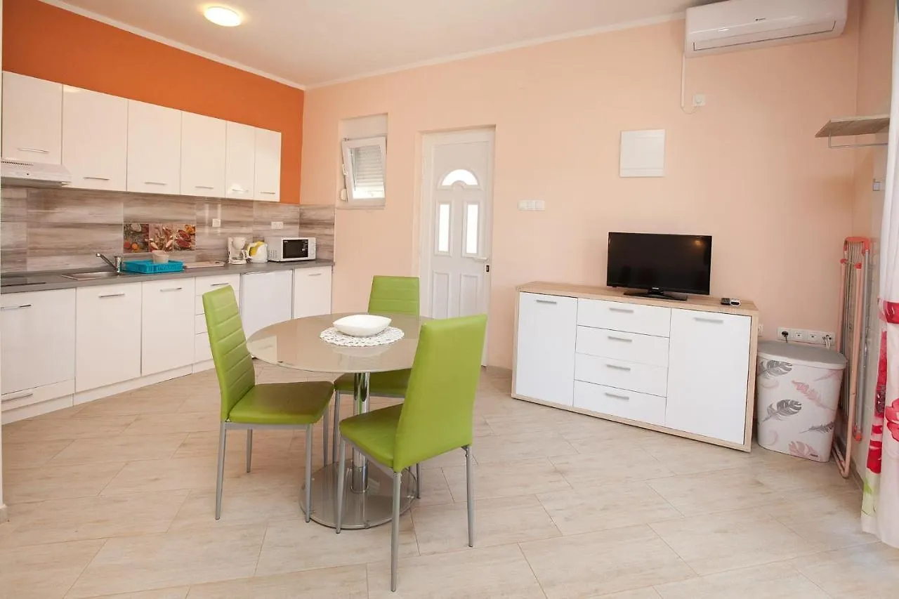 Apartment Apartmani Lea Starigrad Paklenica